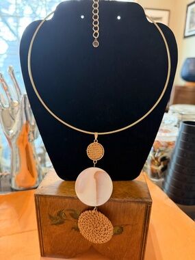 1946 Brand Gold-Tone Necklace with Cream Shell and Woven Discs